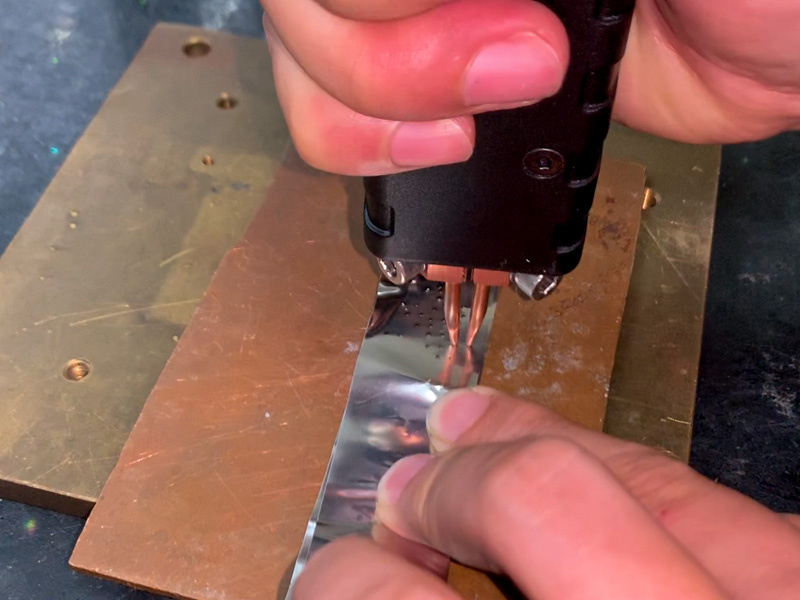 手持式电阻焊机-单面双点焊镍片